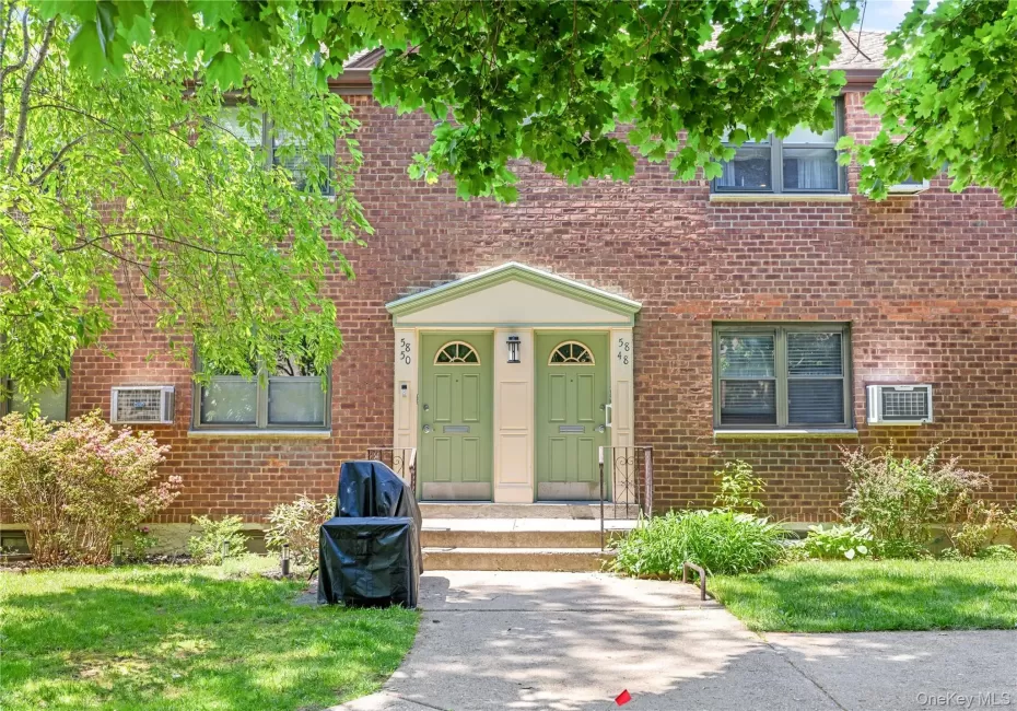 58-48 246th Crescent, New York, NY, 2 Bedrooms Bedrooms, 5 Rooms Rooms,1 BathroomBathrooms,Residential,For Rent,246th,0,1000917 58-48 246th Crescent, New York, NY, 2 Bedrooms Bedrooms, 5 Rooms Rooms,1 BathroomBathrooms,Residential,For Rent,246th,0,1000917