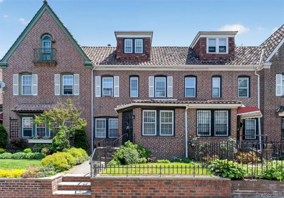 34-39 75th Street, New York, NY, 4 Bedrooms Bedrooms, 7 Rooms Rooms,2 BathroomsBathrooms,Residential Lease,For Rent,75th,0,1002119 34-39 75th Street, New York, NY, 4 Bedrooms Bedrooms, 7 Rooms Rooms,2 BathroomsBathrooms,Residential Lease,For Rent,75th,0,1002119