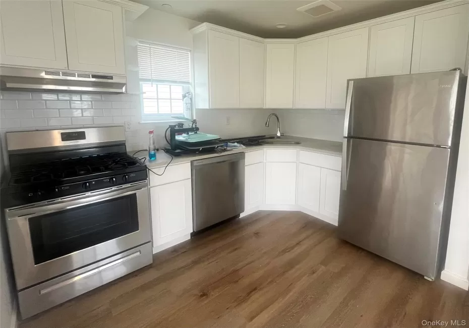 6261 De Costa Avenue, New York, NY, 3 Bedrooms Bedrooms, 5 Rooms Rooms,1 BathroomBathrooms,Residential Lease,For Rent,De Costa,0,1002410 6261 De Costa Avenue, New York, NY, 3 Bedrooms Bedrooms, 5 Rooms Rooms,1 BathroomBathrooms,Residential Lease,For Rent,De Costa,0,1002410