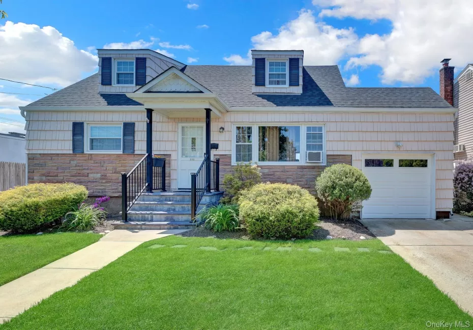 202 Kings Avenue, Oyster Bay, NY, 4 Bedrooms Bedrooms, 7 Rooms Rooms,2 BathroomsBathrooms,Residential,For Rent,Kings,0,1001855 202 Kings Avenue, Oyster Bay, NY, 4 Bedrooms Bedrooms, 7 Rooms Rooms,2 BathroomsBathrooms,Residential,For Rent,Kings,0,1001855