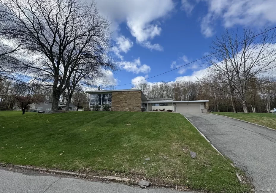 14 Fourth Street, Fallsburg, NY, 3 Bedrooms Bedrooms, 5 Rooms Rooms,4 BathroomsBathrooms,Residential,For Rent,Fourth,0,1001168 14 Fourth Street, Fallsburg, NY, 3 Bedrooms Bedrooms, 5 Rooms Rooms,4 BathroomsBathrooms,Residential,For Rent,Fourth,0,1001168