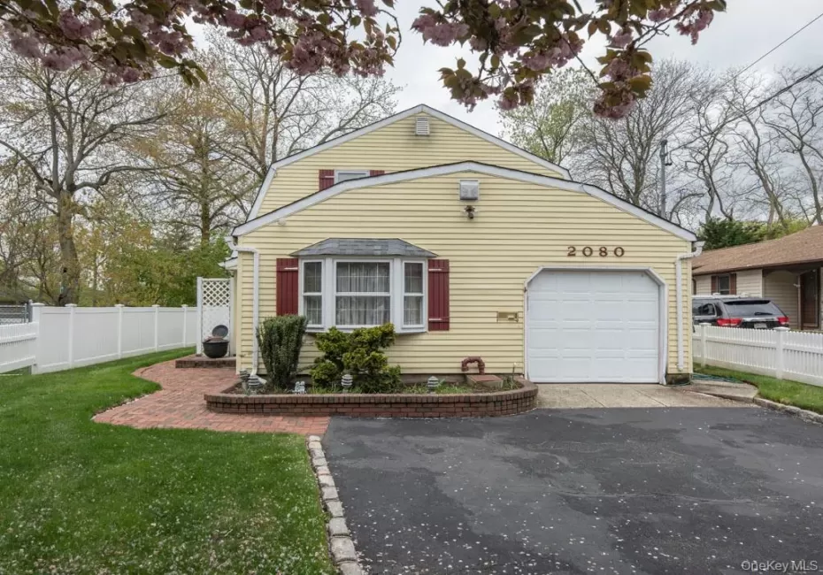 2080 Seamans Neck Road, Hempstead, NY, 3 Bedrooms Bedrooms, 7 Rooms Rooms,2 BathroomsBathrooms,Residential,For Rent,Seamans Neck,0,1002172 2080 Seamans Neck Road, Hempstead, NY, 3 Bedrooms Bedrooms, 7 Rooms Rooms,2 BathroomsBathrooms,Residential,For Rent,Seamans Neck,0,1002172