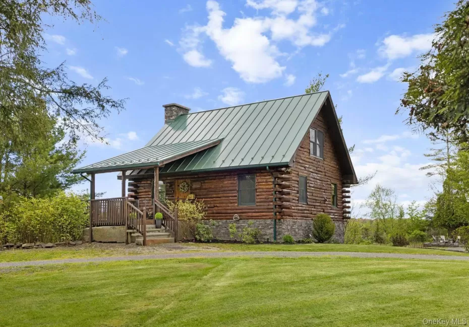 Beautiful Custom Built Handcrafted Log Home Beautiful Custom Built Handcrafted Log Home