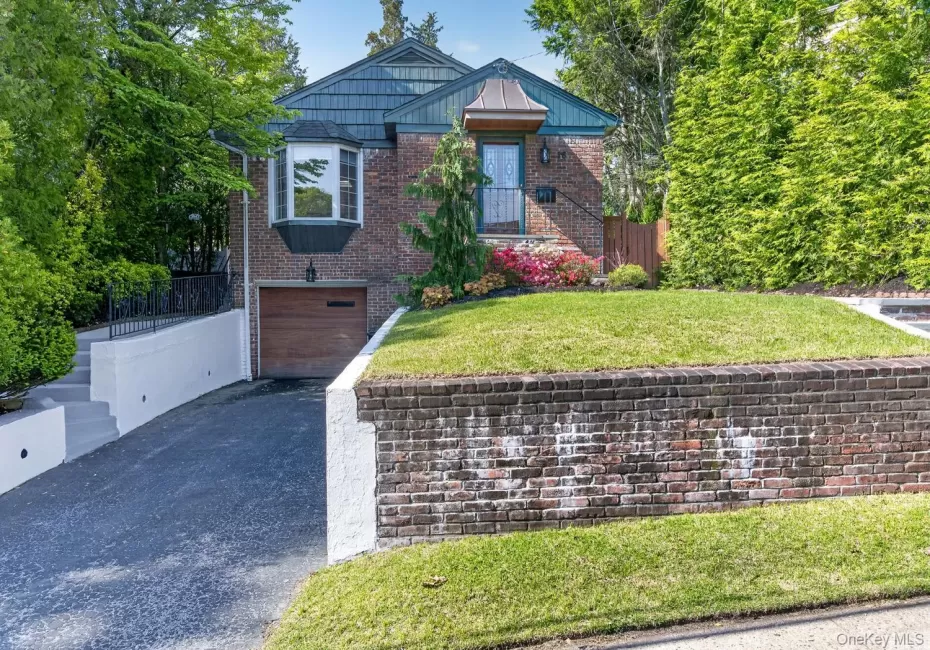 16 Warwick Place, North Hempstead, NY, 3 Bedrooms Bedrooms, 8 Rooms Rooms,2 BathroomsBathrooms,Residential,For Rent,Warwick,0,1002284 16 Warwick Place, North Hempstead, NY, 3 Bedrooms Bedrooms, 8 Rooms Rooms,2 BathroomsBathrooms,Residential,For Rent,Warwick,0,1002284