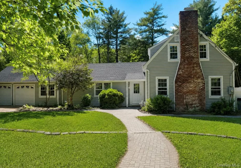 Ranch styled home with brick walkway, wrap around driveway & 2 car garage on 1 acre of land Ranch styled home with brick walkway, wrap around driveway & 2 car garage on 1 acre of land
