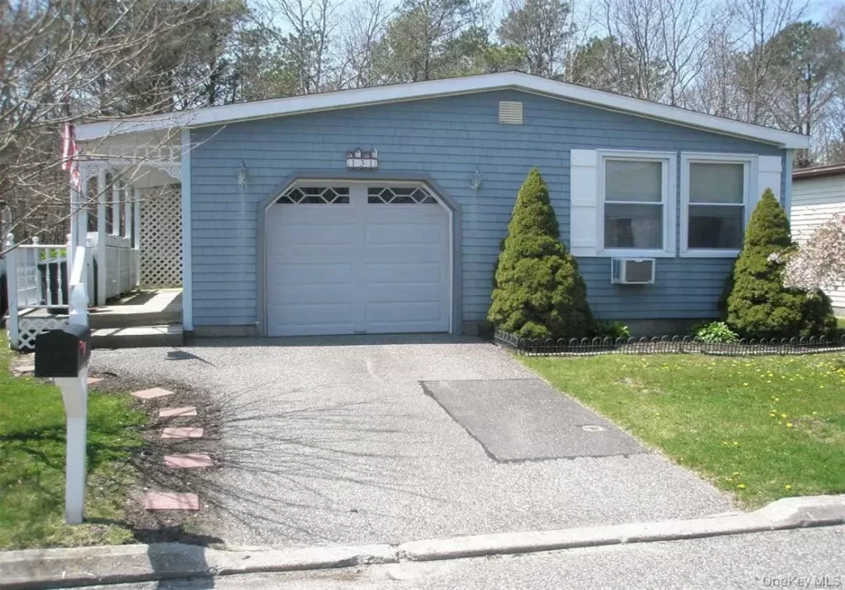 131 Village Circle West, Brookhaven, NY, 2 Bedrooms Bedrooms, 6 Rooms Rooms,2 BathroomsBathrooms,Residential,For Rent,Village Circle West,0,1001366 131 Village Circle West, Brookhaven, NY, 2 Bedrooms Bedrooms, 6 Rooms Rooms,2 BathroomsBathrooms,Residential,For Rent,Village Circle West,0,1001366