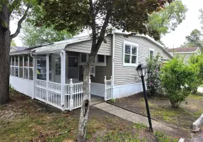 525 Riverleigh Avenue, Riverhead, NY, 2 Bedrooms Bedrooms, 6 Rooms Rooms,1 BathroomBathrooms,Residential,For Rent,Riverleigh,0,1003342 525 Riverleigh Avenue, Riverhead, NY, 2 Bedrooms Bedrooms, 6 Rooms Rooms,1 BathroomBathrooms,Residential,For Rent,Riverleigh,0,1003342