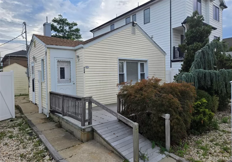 724 Park Avenue, Long Beach, NY, 4 Bedrooms Bedrooms, 8 Rooms Rooms,1 BathroomBathrooms,Residential,For Rent,Park,0,1003876 724 Park Avenue, Long Beach, NY, 4 Bedrooms Bedrooms, 8 Rooms Rooms,1 BathroomBathrooms,Residential,For Rent,Park,0,1003876