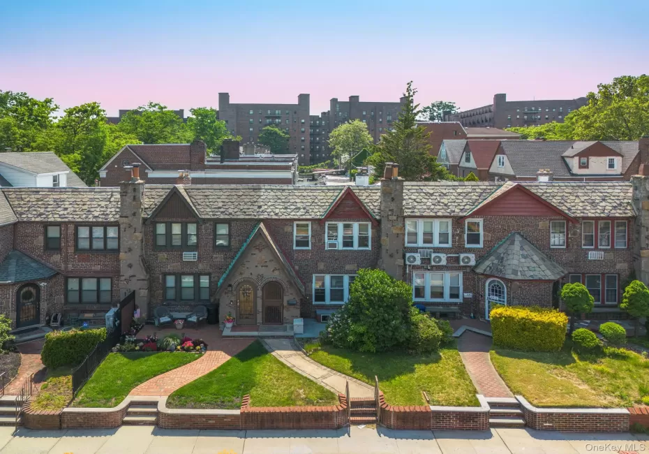 8914 63rd Avenue, New York, NY, 3 Bedrooms Bedrooms, 9 Rooms Rooms,2 BathroomsBathrooms,Residential,For Rent,63rd,0,KEY1001940 8914 63rd Avenue, New York, NY, 3 Bedrooms Bedrooms, 9 Rooms Rooms,2 BathroomsBathrooms,Residential,For Rent,63rd,0,KEY1001940