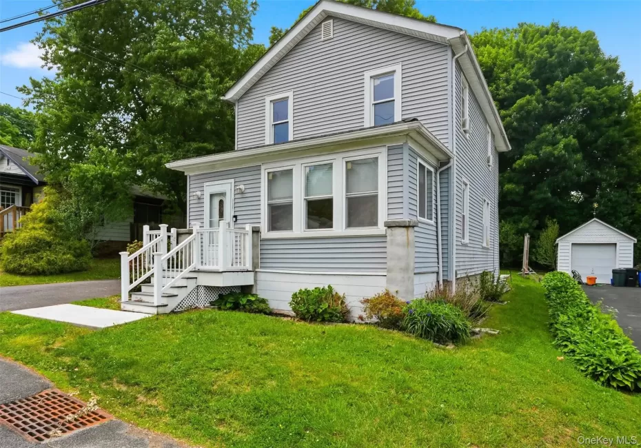 18 Saint Joseph Place, New Windsor, NY, 3 Bedrooms Bedrooms, 9 Rooms Rooms,2 BathroomsBathrooms,Residential,For Rent,Saint Joseph,0,KEY1003613 18 Saint Joseph Place, New Windsor, NY, 3 Bedrooms Bedrooms, 9 Rooms Rooms,2 BathroomsBathrooms,Residential,For Rent,Saint Joseph,0,KEY1003613
