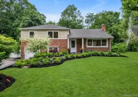 18 Pine Drive, North Hempstead, NY, 3 Bedrooms Bedrooms, 8 Rooms Rooms,2 BathroomsBathrooms,Residential,For Rent,Pine,0,1002999 18 Pine Drive, North Hempstead, NY, 3 Bedrooms Bedrooms, 8 Rooms Rooms,2 BathroomsBathrooms,Residential,For Rent,Pine,0,1002999