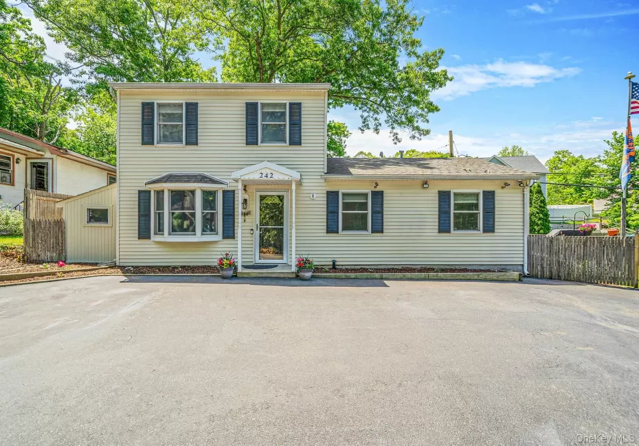 242 Lower Rocky Point Road, Brookhaven, NY, 3 Bedrooms Bedrooms, 7 Rooms Rooms,2 BathroomsBathrooms,Residential,For Rent,Lower Rocky Point,0,KEY1004108 242 Lower Rocky Point Road, Brookhaven, NY, 3 Bedrooms Bedrooms, 7 Rooms Rooms,2 BathroomsBathrooms,Residential,For Rent,Lower Rocky Point,0,KEY1004108