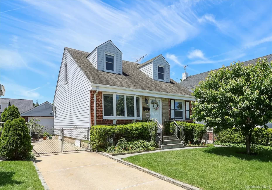 251 Mc Kinley Parkway, North Hempstead, NY, 4 Bedrooms Bedrooms, 7 Rooms Rooms,1 BathroomBathrooms,Residential,For Rent,Mc Kinley,0,1004360 251 Mc Kinley Parkway, North Hempstead, NY, 4 Bedrooms Bedrooms, 7 Rooms Rooms,1 BathroomBathrooms,Residential,For Rent,Mc Kinley,0,1004360