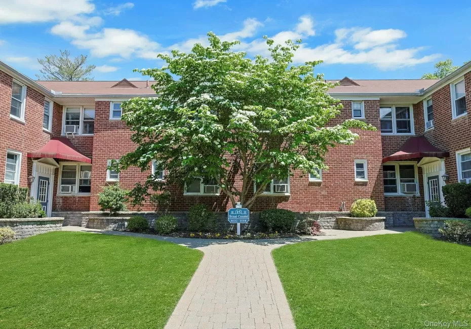 Superbly Maintained And Manicured Community Superbly Maintained And Manicured Community