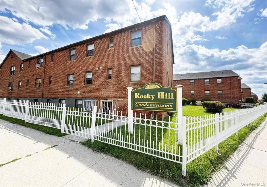 202-06 Rocky Hill Road, New York, NY, 1 Bedroom Bedrooms, 4 Rooms Rooms,1 BathroomBathrooms,Residential,For Rent,Rocky Hill,0,952999 202-06 Rocky Hill Road, New York, NY, 1 Bedroom Bedrooms, 4 Rooms Rooms,1 BathroomBathrooms,Residential,For Rent,Rocky Hill,0,952999