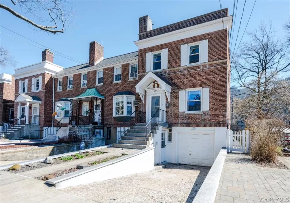 1776 Seminole Avenue, New York, NY, 4 Bedrooms Bedrooms, 8 Rooms Rooms,1 BathroomBathrooms,Residential,For Rent,Seminole,0,973363 1776 Seminole Avenue, New York, NY, 4 Bedrooms Bedrooms, 8 Rooms Rooms,1 BathroomBathrooms,Residential,For Rent,Seminole,0,973363