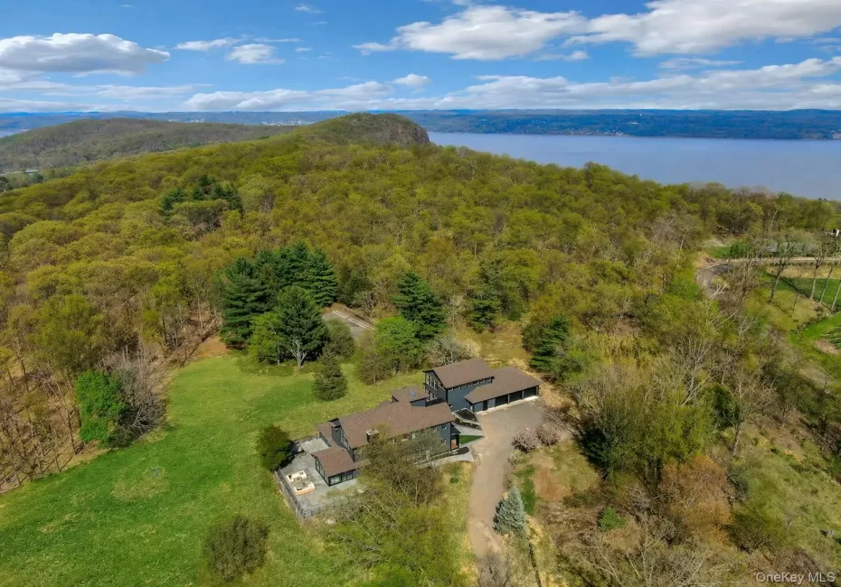 20 Old Stone Road, Clarkstown, NY, 3 Bedrooms Bedrooms, 8 Rooms Rooms,3 BathroomsBathrooms,Residential,For Rent,Old Stone,0,969160 20 Old Stone Road, Clarkstown, NY, 3 Bedrooms Bedrooms, 8 Rooms Rooms,3 BathroomsBathrooms,Residential,For Rent,Old Stone,0,969160