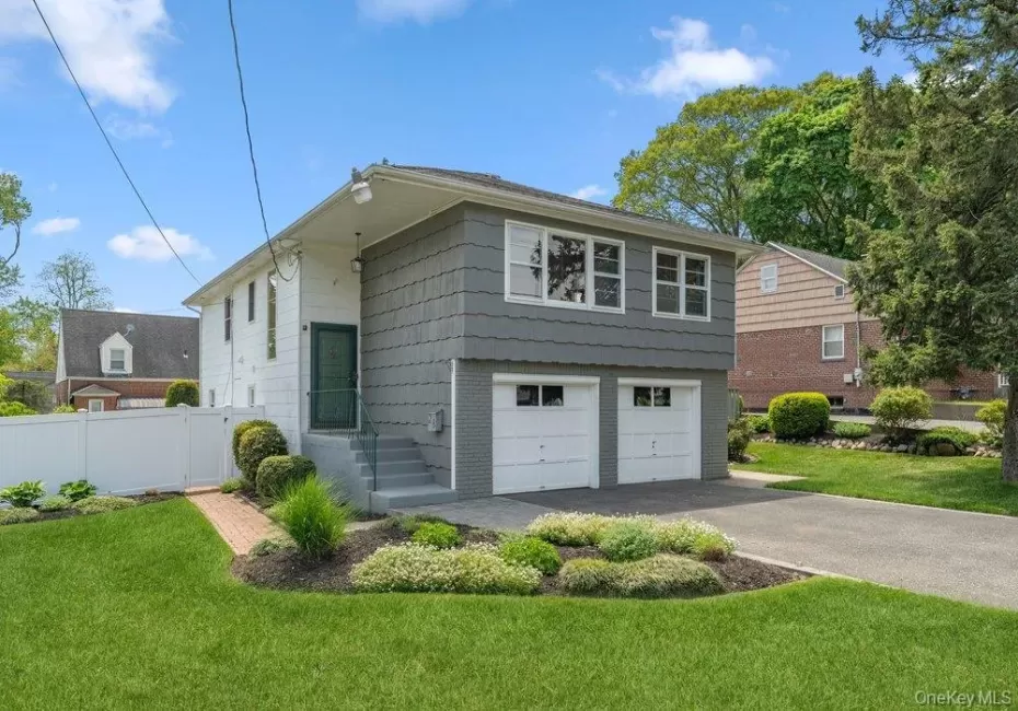 28 Satinwood Road, Oyster Bay, NY, 4 Bedrooms Bedrooms, 9 Rooms Rooms,2 BathroomsBathrooms,Residential,For Rent,Satinwood,0,1001116 28 Satinwood Road, Oyster Bay, NY, 4 Bedrooms Bedrooms, 9 Rooms Rooms,2 BathroomsBathrooms,Residential,For Rent,Satinwood,0,1001116