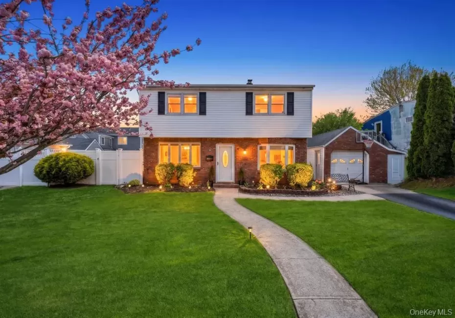 7 Swan Lane, Hempstead, NY, 4 Bedrooms Bedrooms, 8 Rooms Rooms,1 BathroomBathrooms,Residential,For Rent,Swan,0,KEY991471 7 Swan Lane, Hempstead, NY, 4 Bedrooms Bedrooms, 8 Rooms Rooms,1 BathroomBathrooms,Residential,For Rent,Swan,0,KEY991471