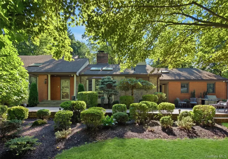 1017 Friendly Road, Oyster Bay, NY, 4 Bedrooms Bedrooms, 9 Rooms Rooms,3 BathroomsBathrooms,Residential,For Rent,Friendly,0,967360 1017 Friendly Road, Oyster Bay, NY, 4 Bedrooms Bedrooms, 9 Rooms Rooms,3 BathroomsBathrooms,Residential,For Rent,Friendly,0,967360