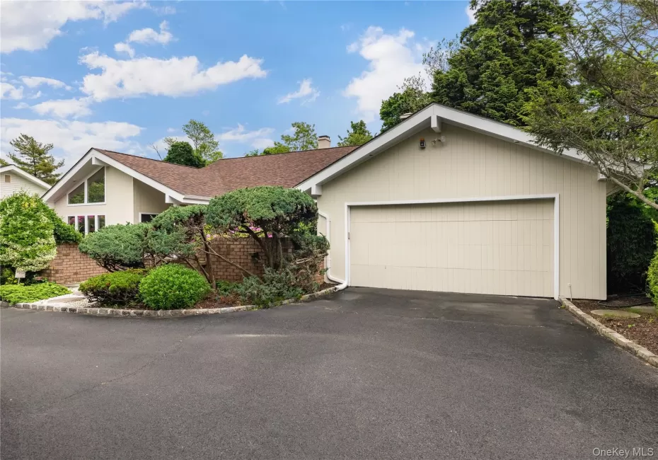 18 Kristi Drive, Oyster Bay, NY, 4 Bedrooms Bedrooms, 11 Rooms Rooms,2 BathroomsBathrooms,Residential,For Rent,Kristi,0,KEY1002874 18 Kristi Drive, Oyster Bay, NY, 4 Bedrooms Bedrooms, 11 Rooms Rooms,2 BathroomsBathrooms,Residential,For Rent,Kristi,0,KEY1002874