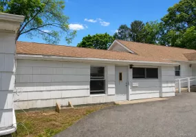 36 Burr Road, Huntington, NY, 1 Bedroom Bedrooms, 4 Rooms Rooms,1 BathroomBathrooms,Residential Lease,For Rent,Burr,0,1004809 36 Burr Road, Huntington, NY, 1 Bedroom Bedrooms, 4 Rooms Rooms,1 BathroomBathrooms,Residential Lease,For Rent,Burr,0,1004809
