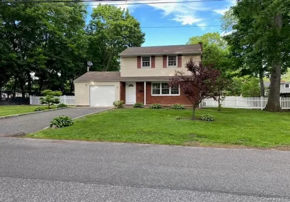 11 George Street, Brookhaven, NY, 2 Bedrooms Bedrooms, 5 Rooms Rooms,1 BathroomBathrooms,Residential Lease,For Rent,George,0,KEY1001970 11 George Street, Brookhaven, NY, 2 Bedrooms Bedrooms, 5 Rooms Rooms,1 BathroomBathrooms,Residential Lease,For Rent,George,0,KEY1001970