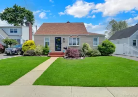 31 Locust Avenue, Babylon, NY, 4 Bedrooms Bedrooms, 7 Rooms Rooms,2 BathroomsBathrooms,Residential,For Rent,Locust,0,1002526 31 Locust Avenue, Babylon, NY, 4 Bedrooms Bedrooms, 7 Rooms Rooms,2 BathroomsBathrooms,Residential,For Rent,Locust,0,1002526