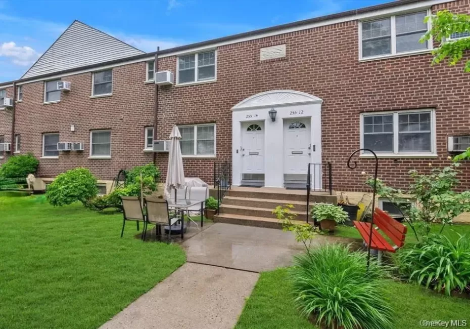 255-14 61st Avenue, New York, NY, 2 Bedrooms Bedrooms, 5 Rooms Rooms,1 BathroomBathrooms,Residential,For Rent,61st Avenue,0,998967 255-14 61st Avenue, New York, NY, 2 Bedrooms Bedrooms, 5 Rooms Rooms,1 BathroomBathrooms,Residential,For Rent,61st Avenue,0,998967