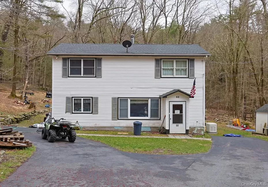 View of front of home featuring aphalt driveway View of front of home featuring aphalt driveway