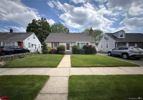 568 Irving Street, North Hempstead, NY, 3 Bedrooms Bedrooms, 9 Rooms Rooms,2 BathroomsBathrooms,Residential,For Rent,Irving,0,1004362 568 Irving Street, North Hempstead, NY, 3 Bedrooms Bedrooms, 9 Rooms Rooms,2 BathroomsBathrooms,Residential,For Rent,Irving,0,1004362