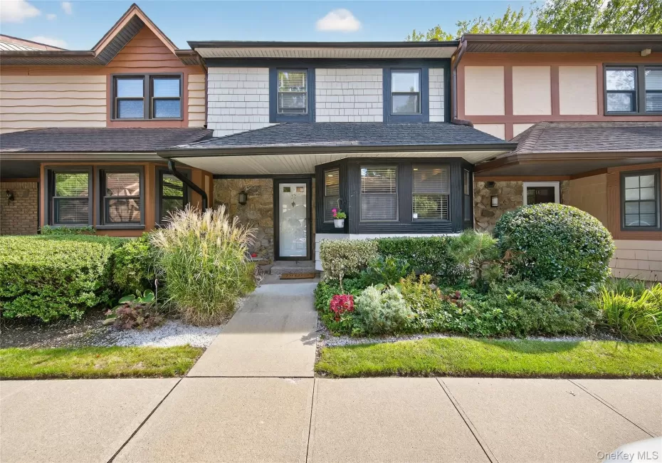 12 Hampton Way, Oyster Bay, NY, 3 Bedrooms Bedrooms, 6 Rooms Rooms,2 BathroomsBathrooms,Residential,For Rent,Hampton,0,KEY1004934 12 Hampton Way, Oyster Bay, NY, 3 Bedrooms Bedrooms, 6 Rooms Rooms,2 BathroomsBathrooms,Residential,For Rent,Hampton,0,KEY1004934