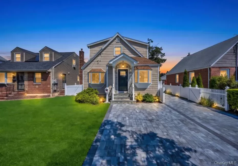 48 Liberty Avenue, North Hempstead, NY, 4 Bedrooms Bedrooms, 8 Rooms Rooms,3 BathroomsBathrooms,Residential,For Rent,Liberty,0,1004221 48 Liberty Avenue, North Hempstead, NY, 4 Bedrooms Bedrooms, 8 Rooms Rooms,3 BathroomsBathrooms,Residential,For Rent,Liberty,0,1004221