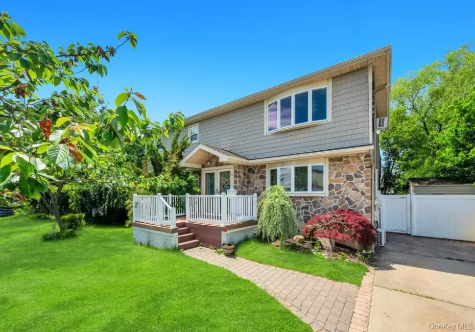 5 Linden Avenue, Oyster Bay, NY, 3 Bedrooms Bedrooms, 6 Rooms Rooms,1 BathroomBathrooms,Residential Lease,For Rent,Linden,0,1003383 5 Linden Avenue, Oyster Bay, NY, 3 Bedrooms Bedrooms, 6 Rooms Rooms,1 BathroomBathrooms,Residential Lease,For Rent,Linden,0,1003383