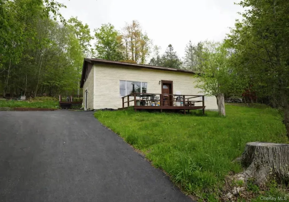 180 Winston Drive, Thompson, NY, 2 Bedrooms Bedrooms, 5 Rooms Rooms,1 BathroomBathrooms,Residential Lease,For Rent,Winston,0,1002095 180 Winston Drive, Thompson, NY, 2 Bedrooms Bedrooms, 5 Rooms Rooms,1 BathroomBathrooms,Residential Lease,For Rent,Winston,0,1002095