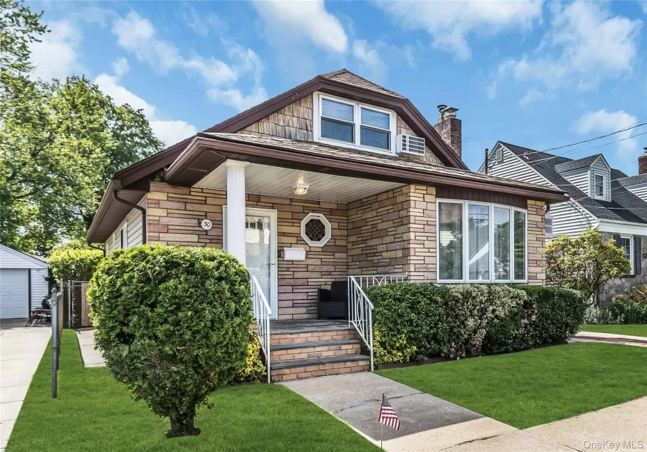 Adorable Cape Cod in the heart of Malverne Adorable Cape Cod in the heart of Malverne