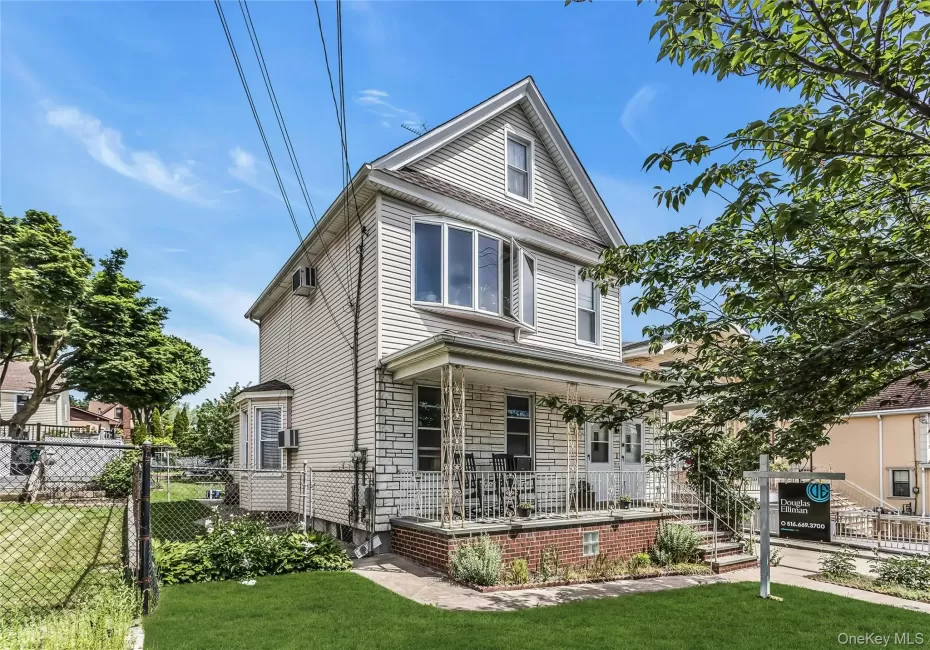 Majestic Colonial on a parklike, over-sized property ~ must see! Majestic Colonial on a parklike, over-sized property ~ must see!
