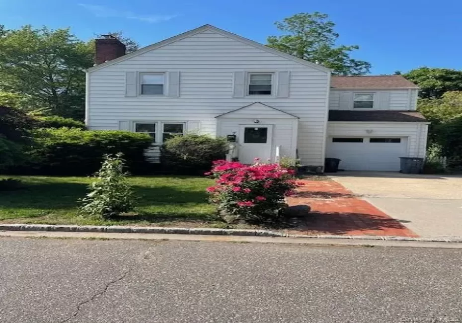 7 Appletree Lane, North Hempstead, NY, 3 Bedrooms Bedrooms, 7 Rooms Rooms,2 BathroomsBathrooms,Residential Lease,For Rent,Appletree,0,1005130 7 Appletree Lane, North Hempstead, NY, 3 Bedrooms Bedrooms, 7 Rooms Rooms,2 BathroomsBathrooms,Residential Lease,For Rent,Appletree,0,1005130