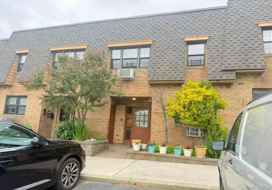 84-40 98 Street, New York, NY, 3 Bedrooms Bedrooms, 7 Rooms Rooms,2 BathroomsBathrooms,Residential Lease,For Rent,98,0,998547 84-40 98 Street, New York, NY, 3 Bedrooms Bedrooms, 7 Rooms Rooms,2 BathroomsBathrooms,Residential Lease,For Rent,98,0,998547