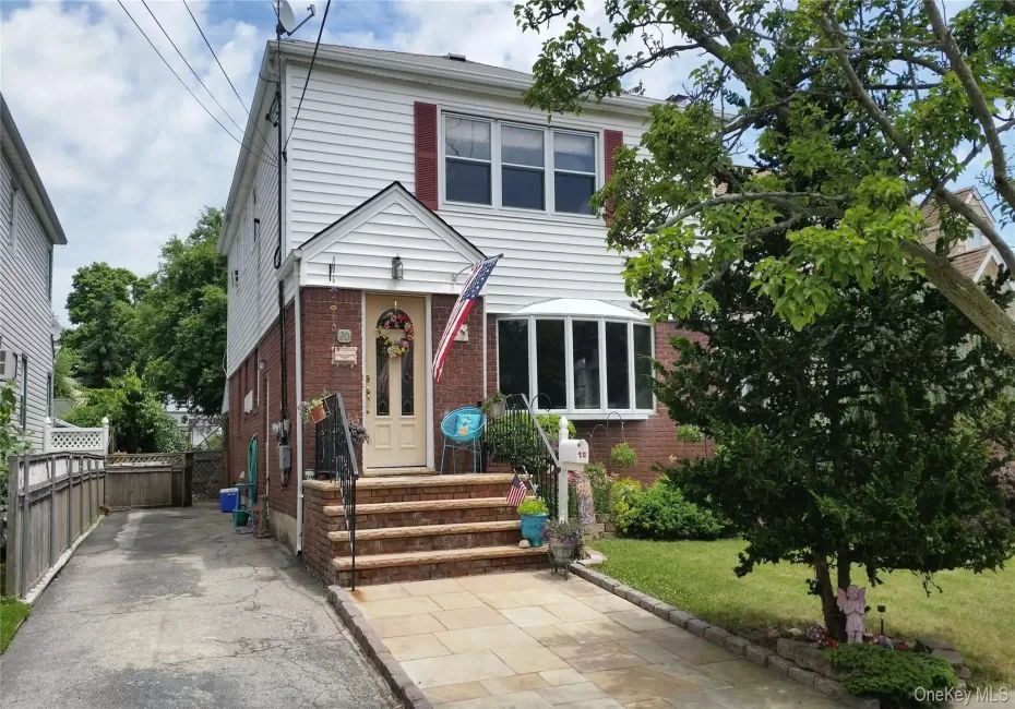 20 Edmund Street, Hempstead, NY, 2 Bedrooms Bedrooms, 5 Rooms Rooms,1 BathroomBathrooms,Residential Lease,For Rent,Edmund,0,1006219 20 Edmund Street, Hempstead, NY, 2 Bedrooms Bedrooms, 5 Rooms Rooms,1 BathroomBathrooms,Residential Lease,For Rent,Edmund,0,1006219