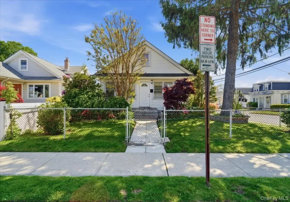 44 Saint Pauls Road, Hempstead, NY, 4 Bedrooms Bedrooms, 11 Rooms Rooms,3 BathroomsBathrooms,Residential,For Rent,Saint Pauls,0,1004803 44 Saint Pauls Road, Hempstead, NY, 4 Bedrooms Bedrooms, 11 Rooms Rooms,3 BathroomsBathrooms,Residential,For Rent,Saint Pauls,0,1004803