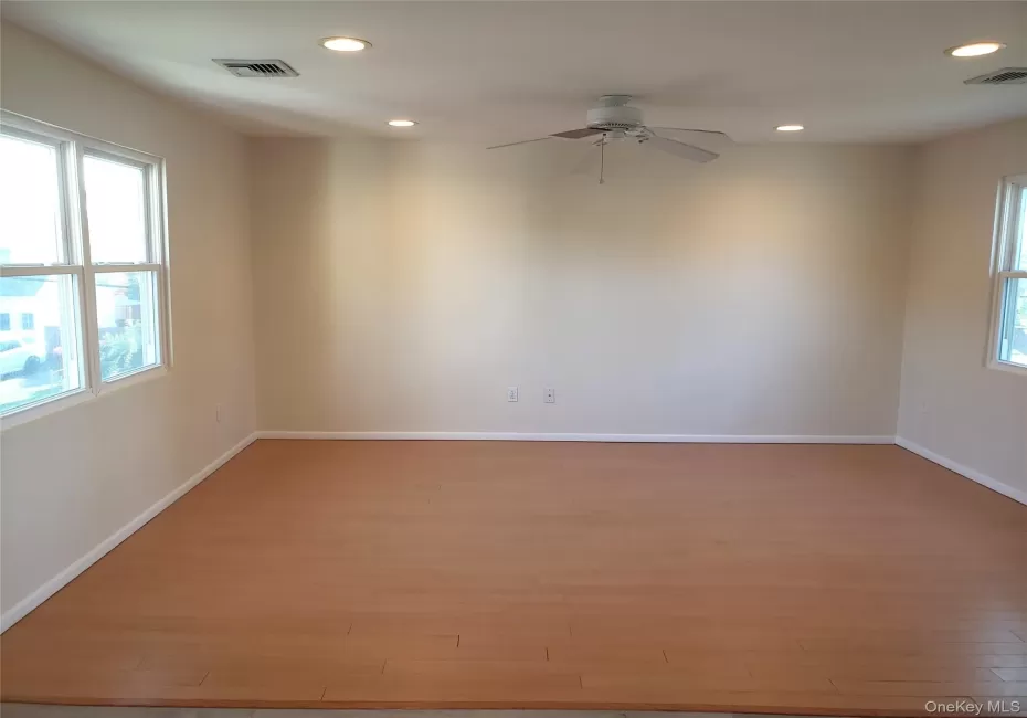 Bright and Airy w/LVP flooring & Ceiling Fan Bright and Airy w/LVP flooring & Ceiling Fan
