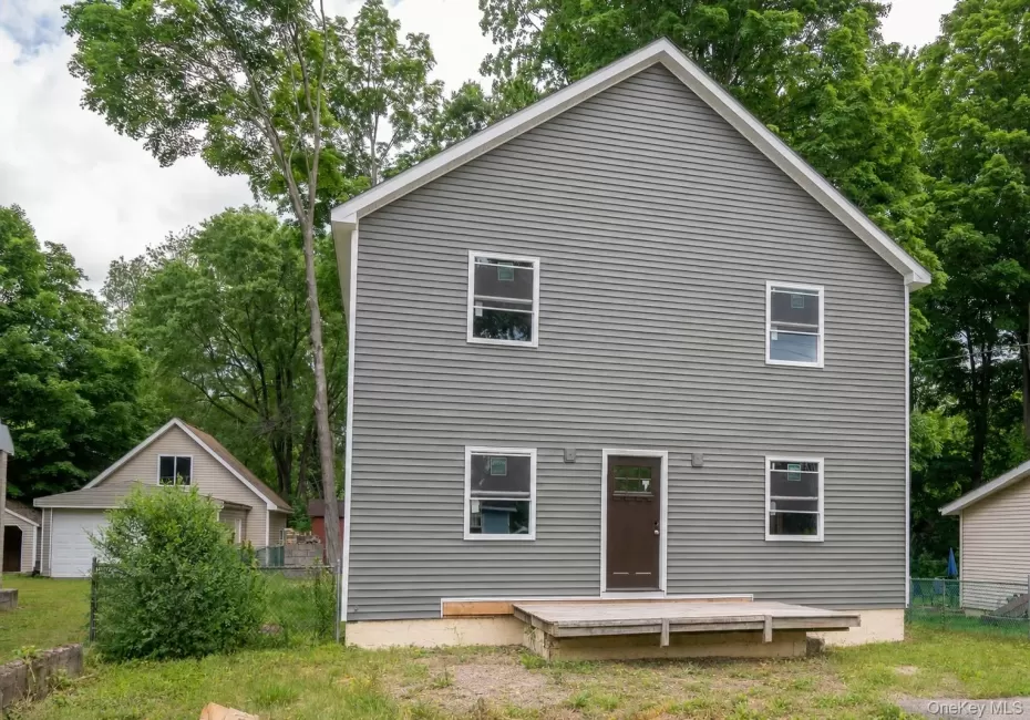 Welcome to 22 Oak Street. SO MUCH POTENTIAL. Welcome to 22 Oak Street. SO MUCH POTENTIAL.