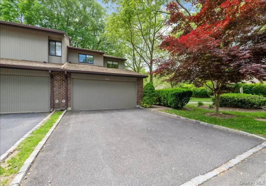Welcome to 225 Hamlet Drive! Welcome to 225 Hamlet Drive!