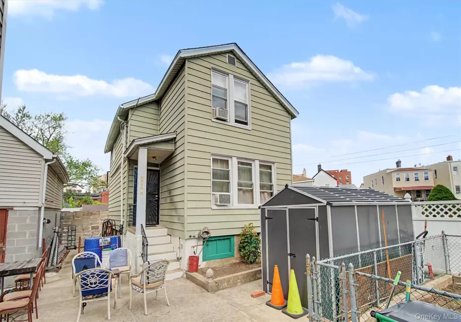 1608 Merry Avenue, New York, NY, 2 Bedrooms Bedrooms, 5 Rooms Rooms,1 BathroomBathrooms,Residential,For Rent,Merry,0,1006195 1608 Merry Avenue, New York, NY, 2 Bedrooms Bedrooms, 5 Rooms Rooms,1 BathroomBathrooms,Residential,For Rent,Merry,0,1006195