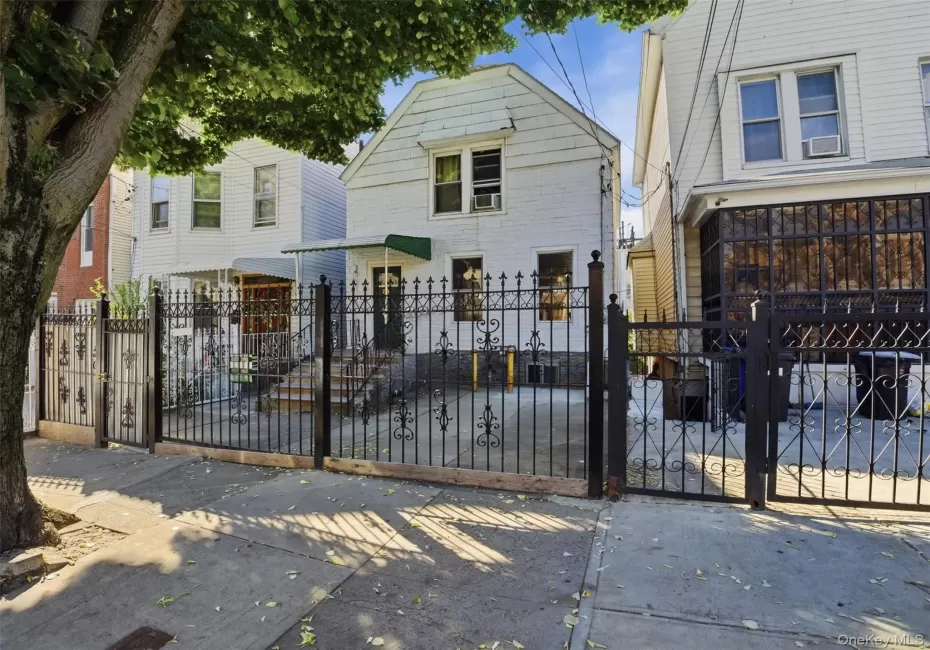 2851 Briggs Avenue, New York, NY, 3 Bedrooms Bedrooms, 7 Rooms Rooms,2 BathroomsBathrooms,Residential,For Rent,Briggs,0,1006548 2851 Briggs Avenue, New York, NY, 3 Bedrooms Bedrooms, 7 Rooms Rooms,2 BathroomsBathrooms,Residential,For Rent,Briggs,0,1006548
