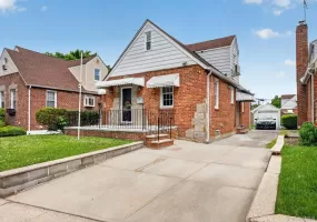 8311 Little Neck Parkway, New York, NY, 4 Bedrooms Bedrooms, 10 Rooms Rooms,2 BathroomsBathrooms,Residential,For Rent,Little Neck,0,KEY1005623 8311 Little Neck Parkway, New York, NY, 4 Bedrooms Bedrooms, 10 Rooms Rooms,2 BathroomsBathrooms,Residential,For Rent,Little Neck,0,KEY1005623