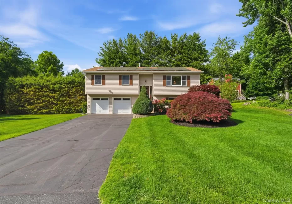 14 Central Avenue, Clarkstown, NY, 4 Bedrooms Bedrooms, 8 Rooms Rooms,3 BathroomsBathrooms,Residential,For Rent,Central,0,1006373 14 Central Avenue, Clarkstown, NY, 4 Bedrooms Bedrooms, 8 Rooms Rooms,3 BathroomsBathrooms,Residential,For Rent,Central,0,1006373