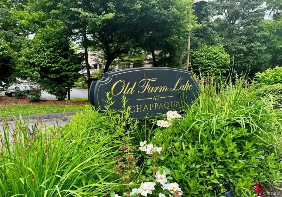 Welcome to Old Farm Lake, beautiful community with basketball court, tennis courts, pool, playground and clubhouse Welcome to Old Farm Lake, beautiful community with basketball court, tennis courts, pool, playground and clubhouse