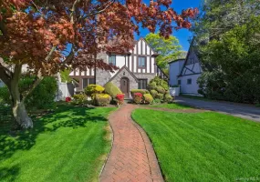 19 Addison Place, Hempstead, NY, 3 Bedrooms Bedrooms, 8 Rooms Rooms,2 BathroomsBathrooms,Residential,For Rent,Addison,0,994084 19 Addison Place, Hempstead, NY, 3 Bedrooms Bedrooms, 8 Rooms Rooms,2 BathroomsBathrooms,Residential,For Rent,Addison,0,994084